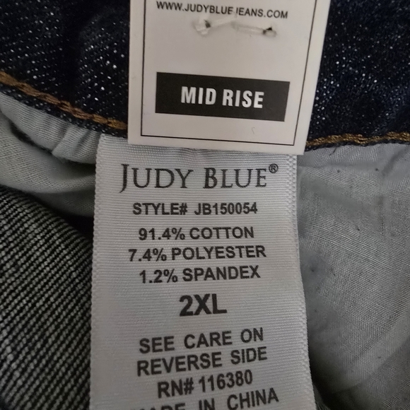 NWT Judy Blue Distressed Blue Denim Shorts Women Plus Size 2XL Midrise - Picture 4 of 4